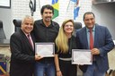 Cesar Silva e Zelão, entregam homenagem aos componentes da Mesa