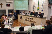 Adiada votação de dois projetos do Executivo