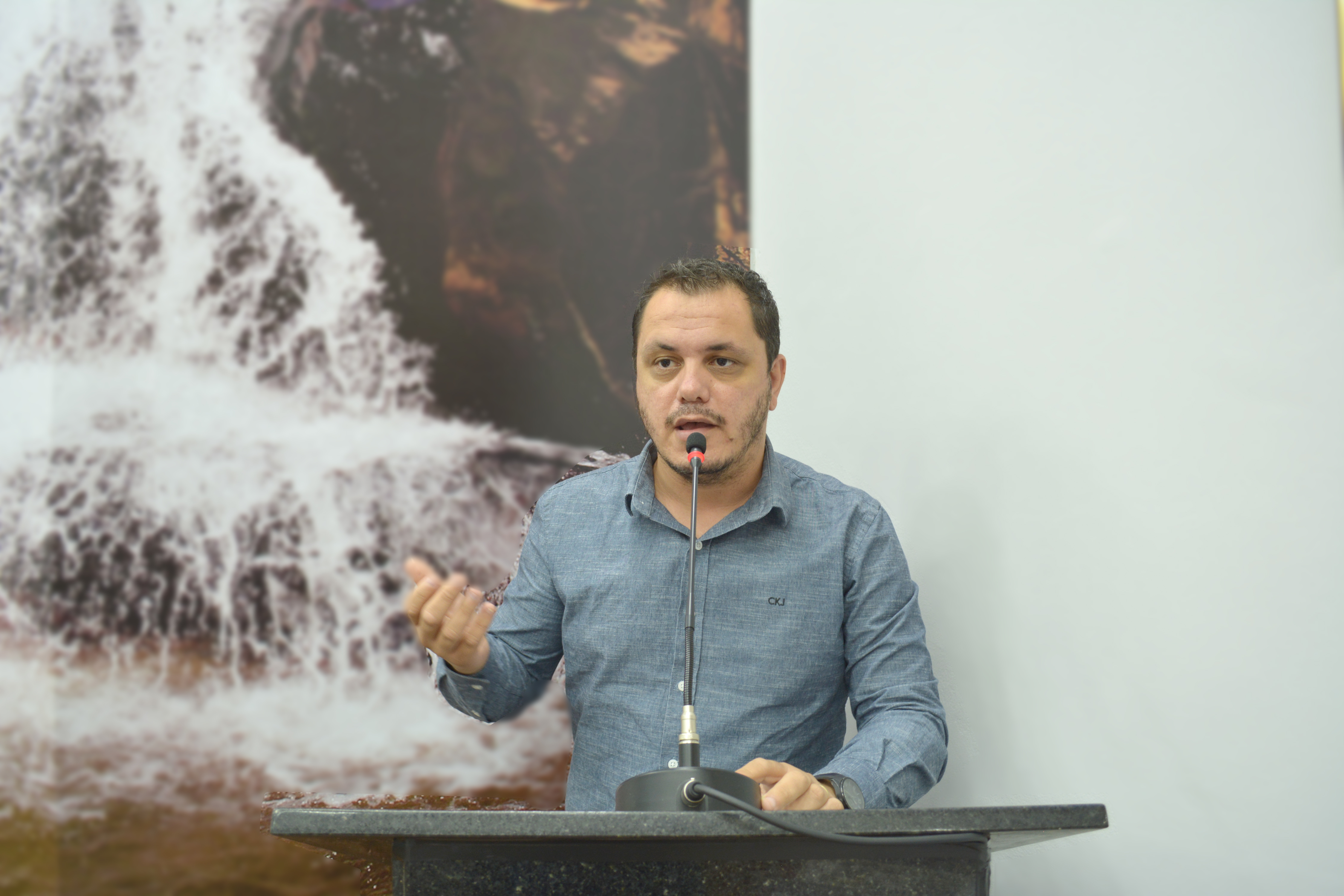 Aprovado projeto de lei que cria o "Dia do Desapego Literário"