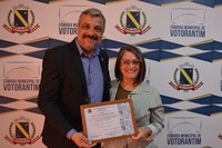 Câmara aprova homenagem à profissional vencedora do Revela Depil 2025