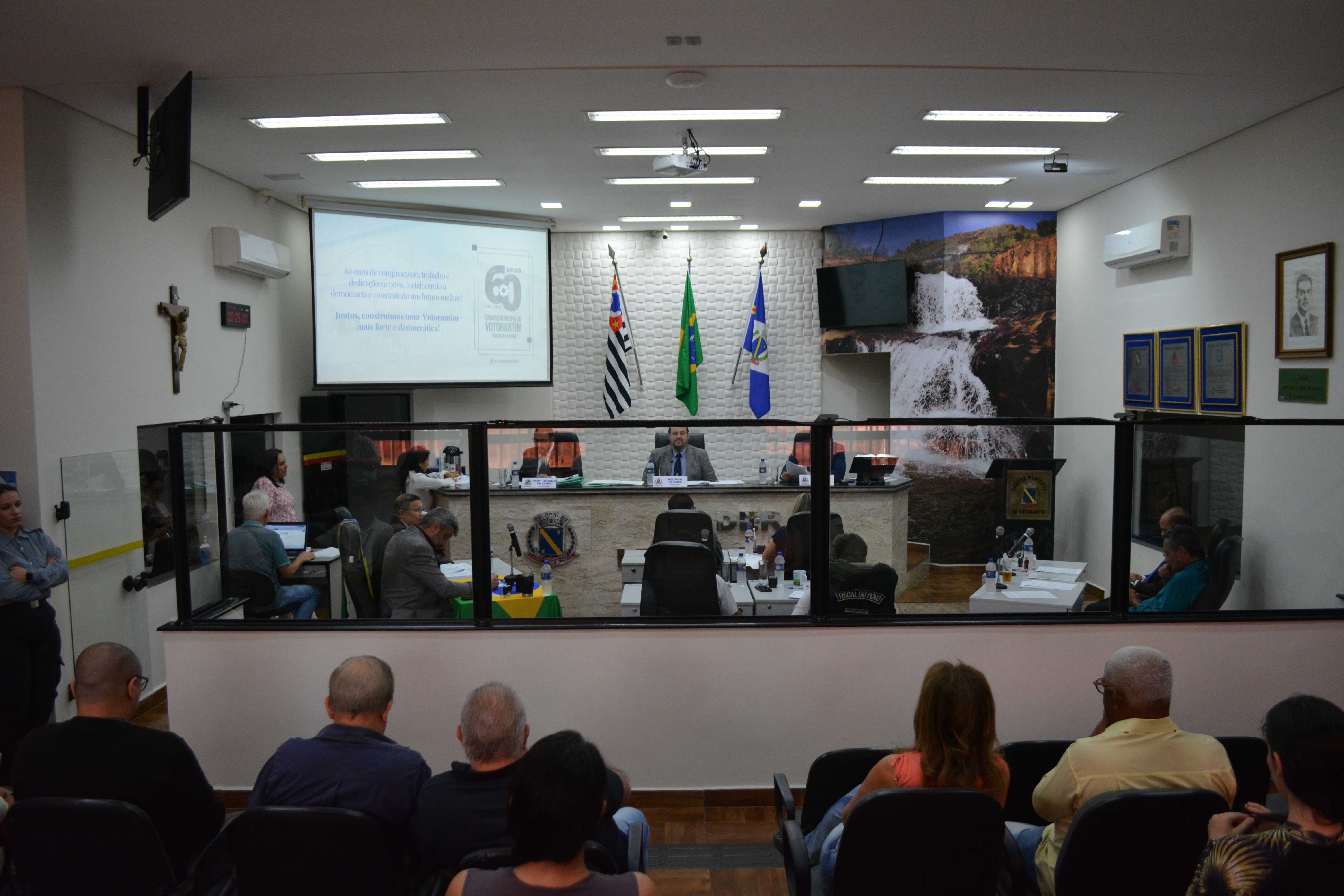 Câmara aprova projetos e requerimentos e anuncia audiências públicas do orçamento