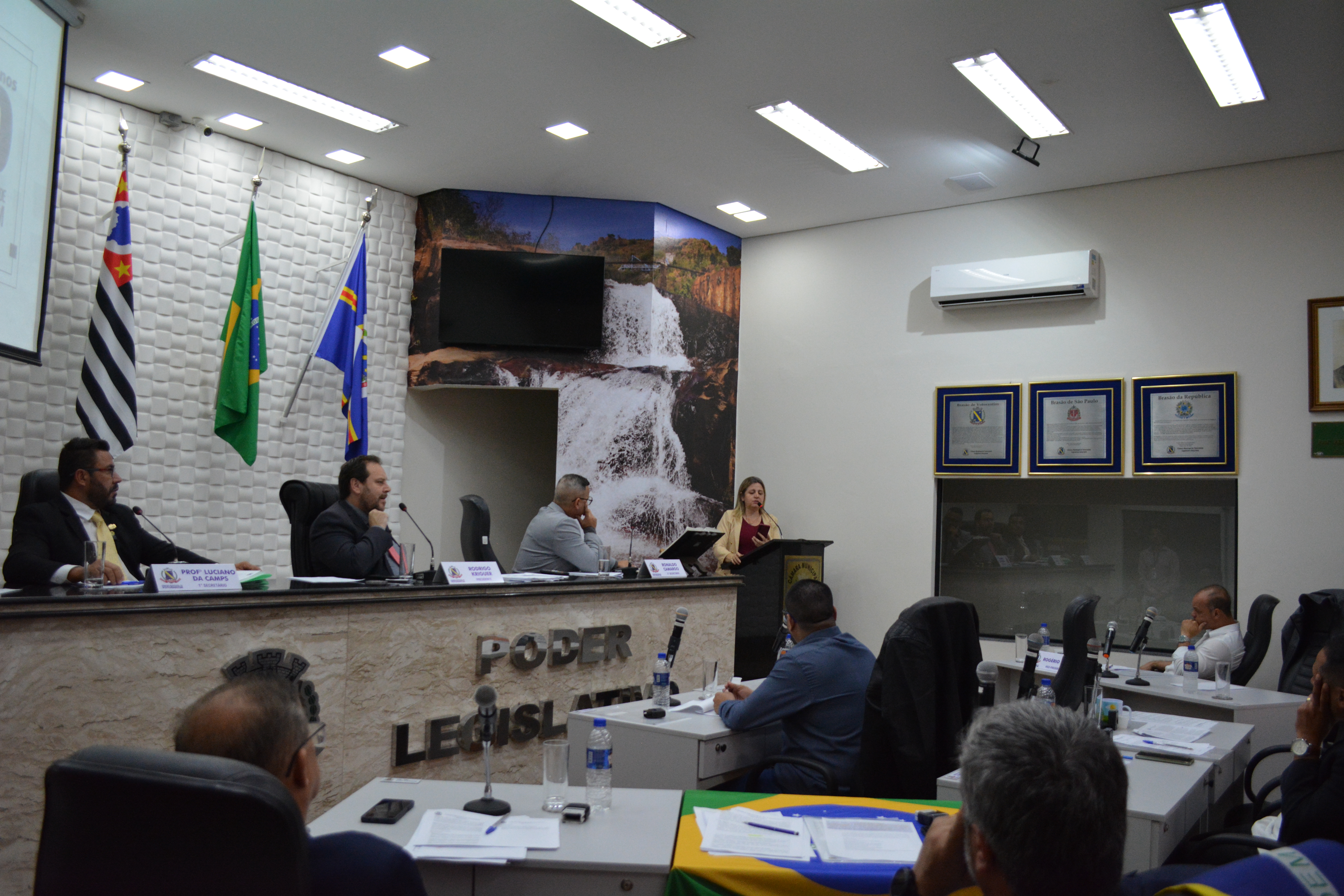 Câmara aprova projetos e requerimentos e anuncia nova pauta do Legislativo