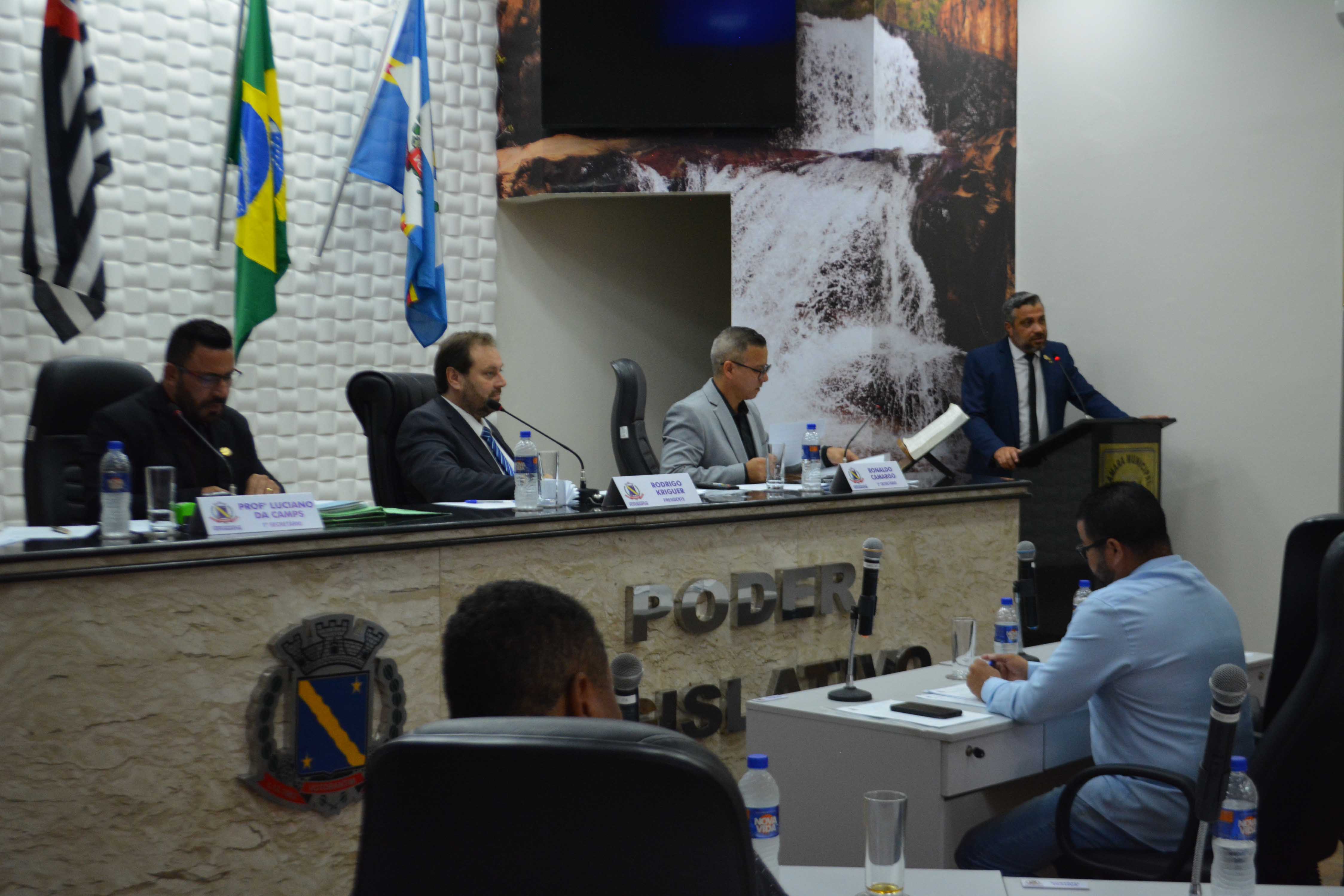 Câmara de Votorantim apresenta novos projetos e aprova a manutenção do horário das sessões