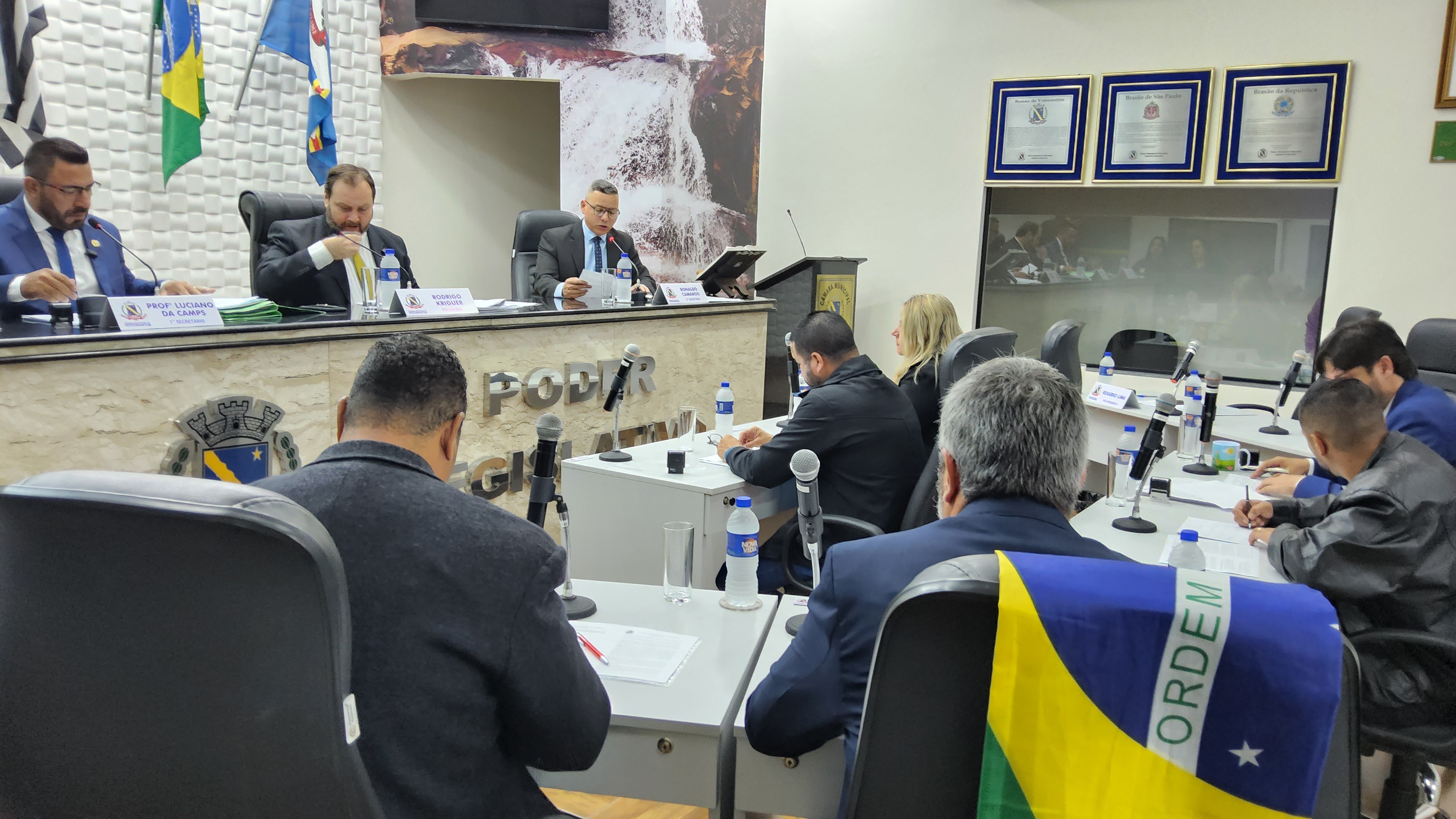 Câmara de Votorantim aprova projetos nas áreas da saúde, habitação e assistência social e apresenta novas propostas durante a 18ª Sessão