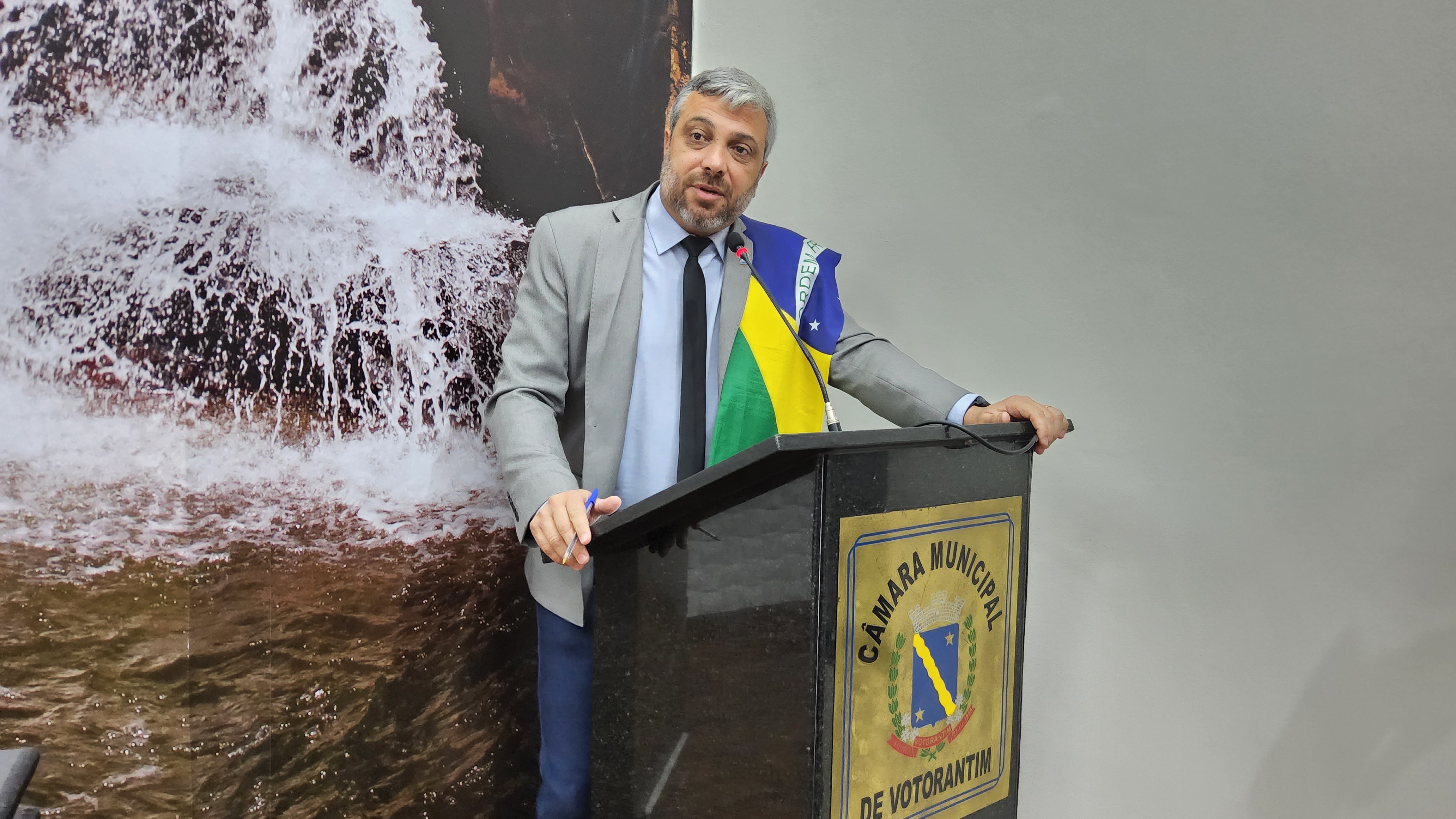 Câmara de Votorantim aprova requerimento sobre procedimentos administrativos após relatórios da Polícia Militar