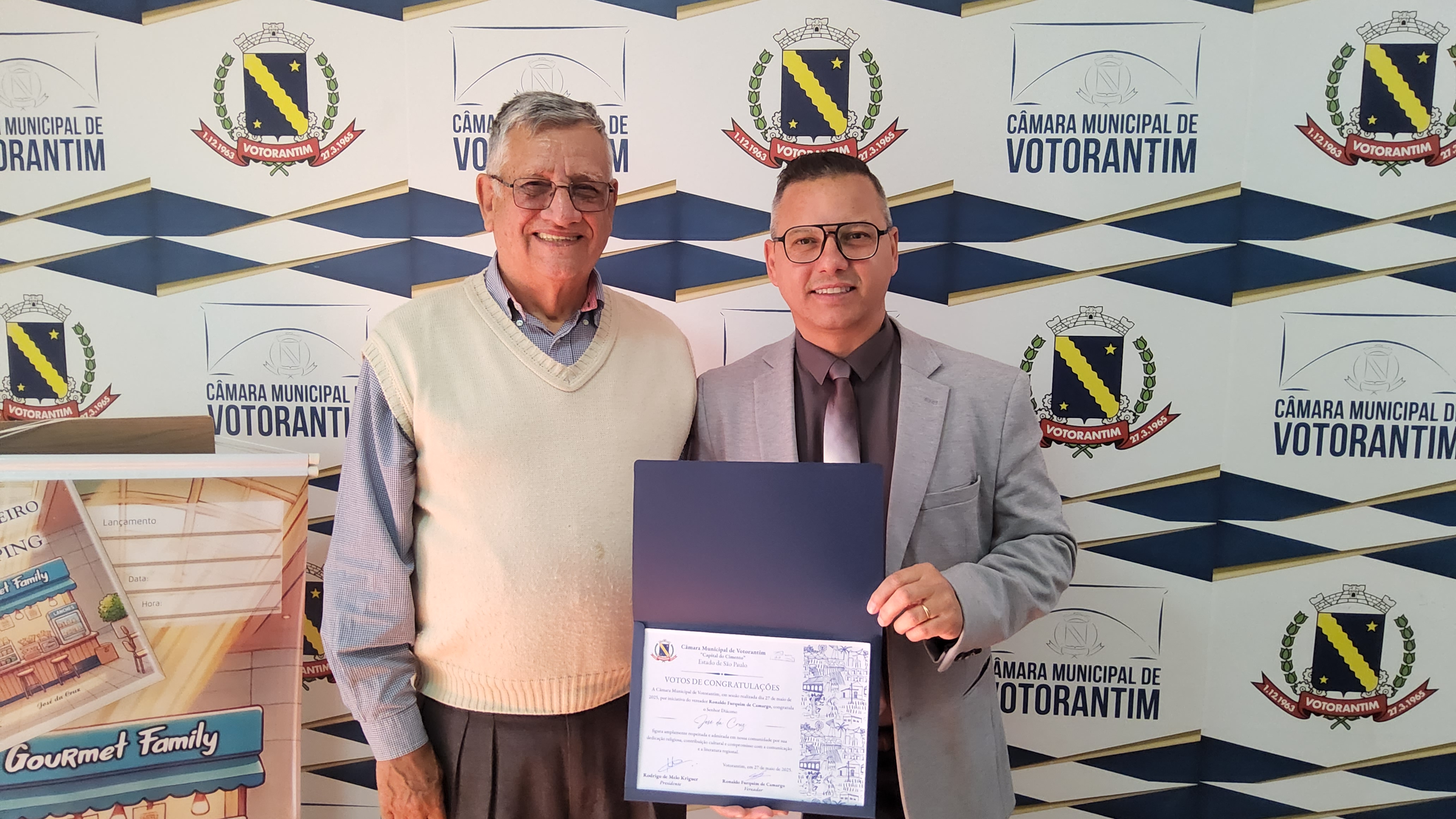 Câmara homenageia Diácono José da Cruz por trajetória dedicada à fé, cultura e literatura regional