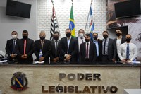 Câmara realiza posse de vereadores, prefeita e vice