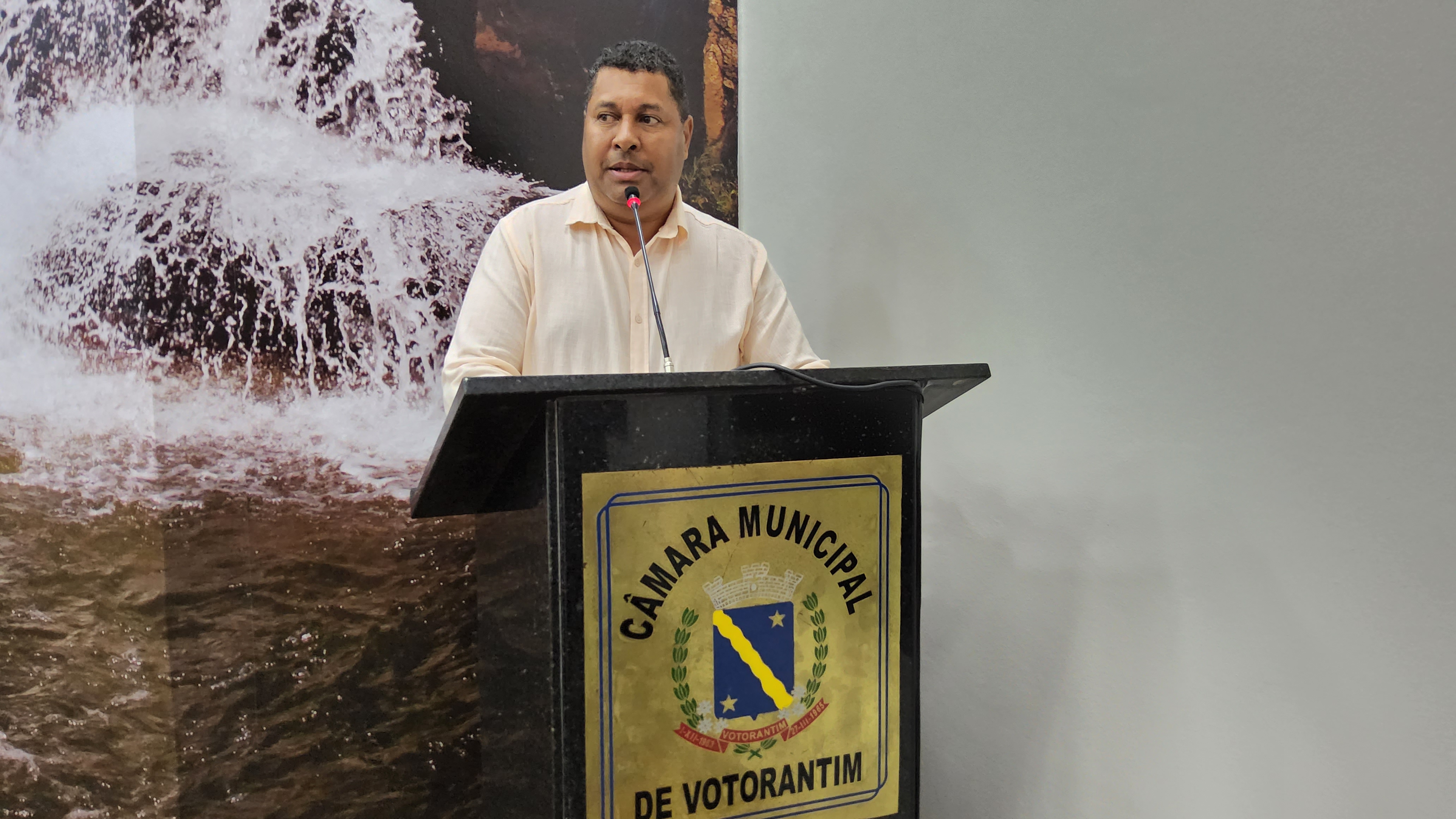 Mudança do local da Feira da Lua é tema de requerimento