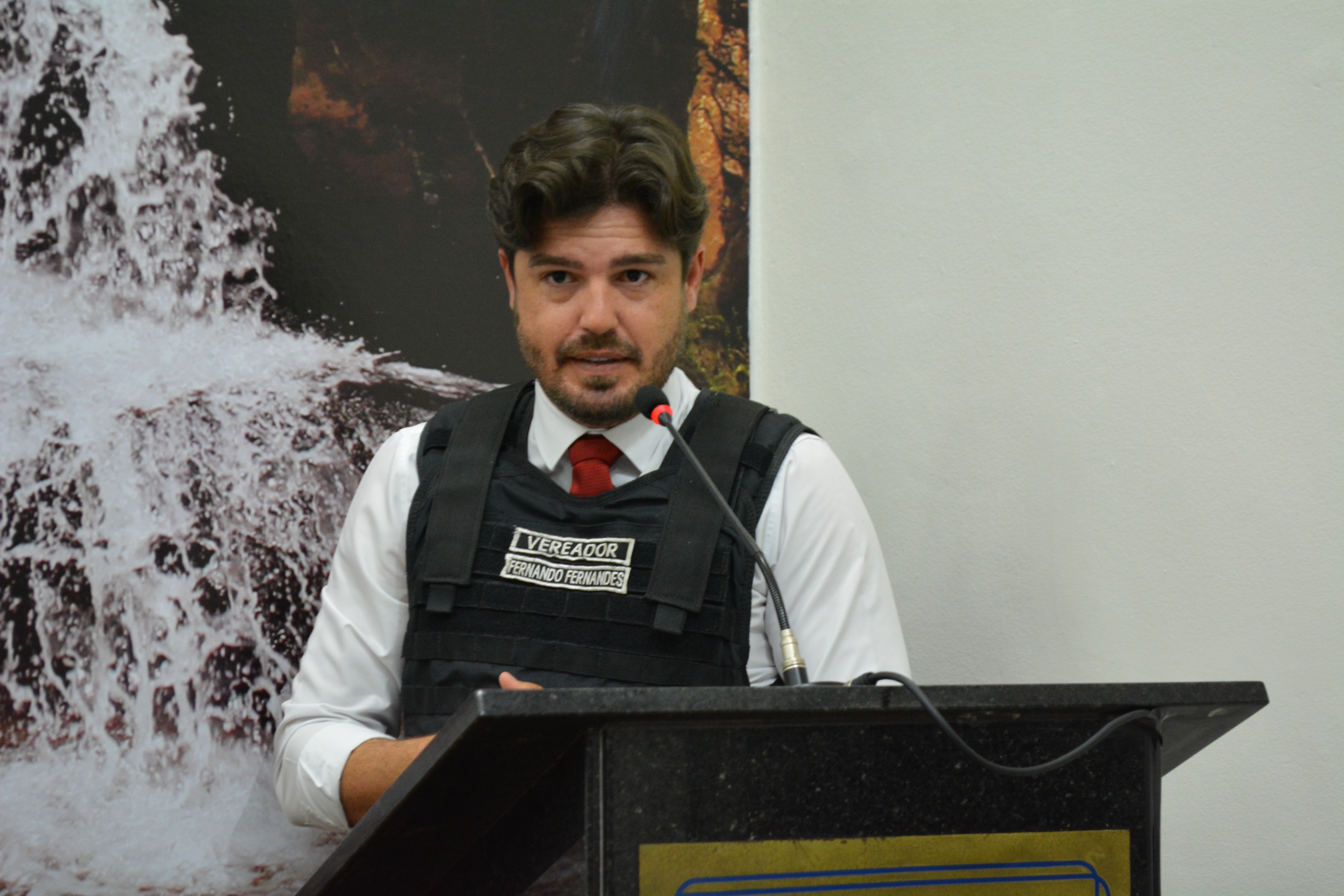 Parlamentar questiona suspensão no fornecimento de marmitex a servidores municipais