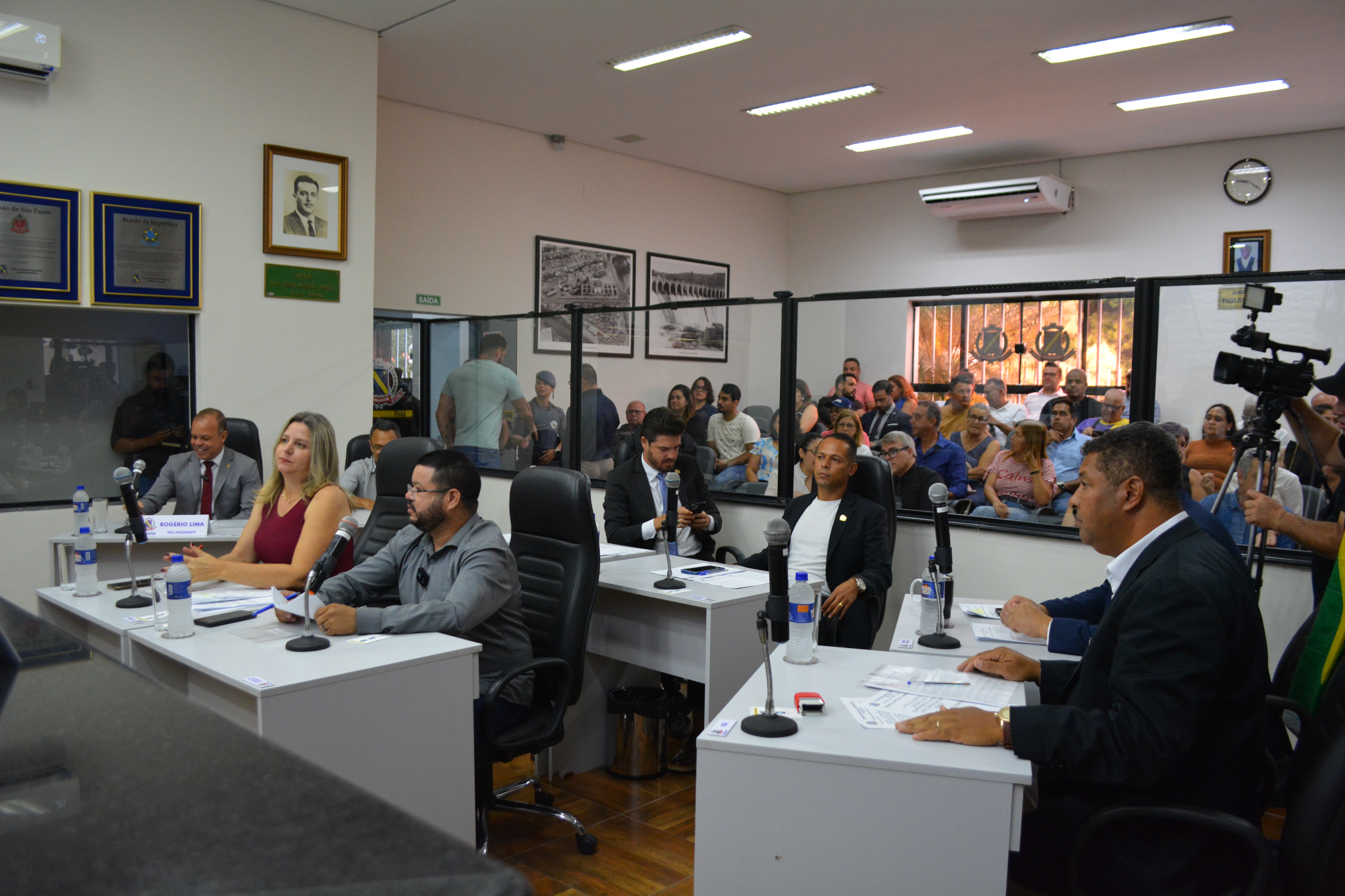 Primeira Sessão da Câmara tem pauta extensa e auditório lotado