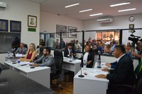 Primeira Sessão da Câmara tem pauta extensa e auditório lotado