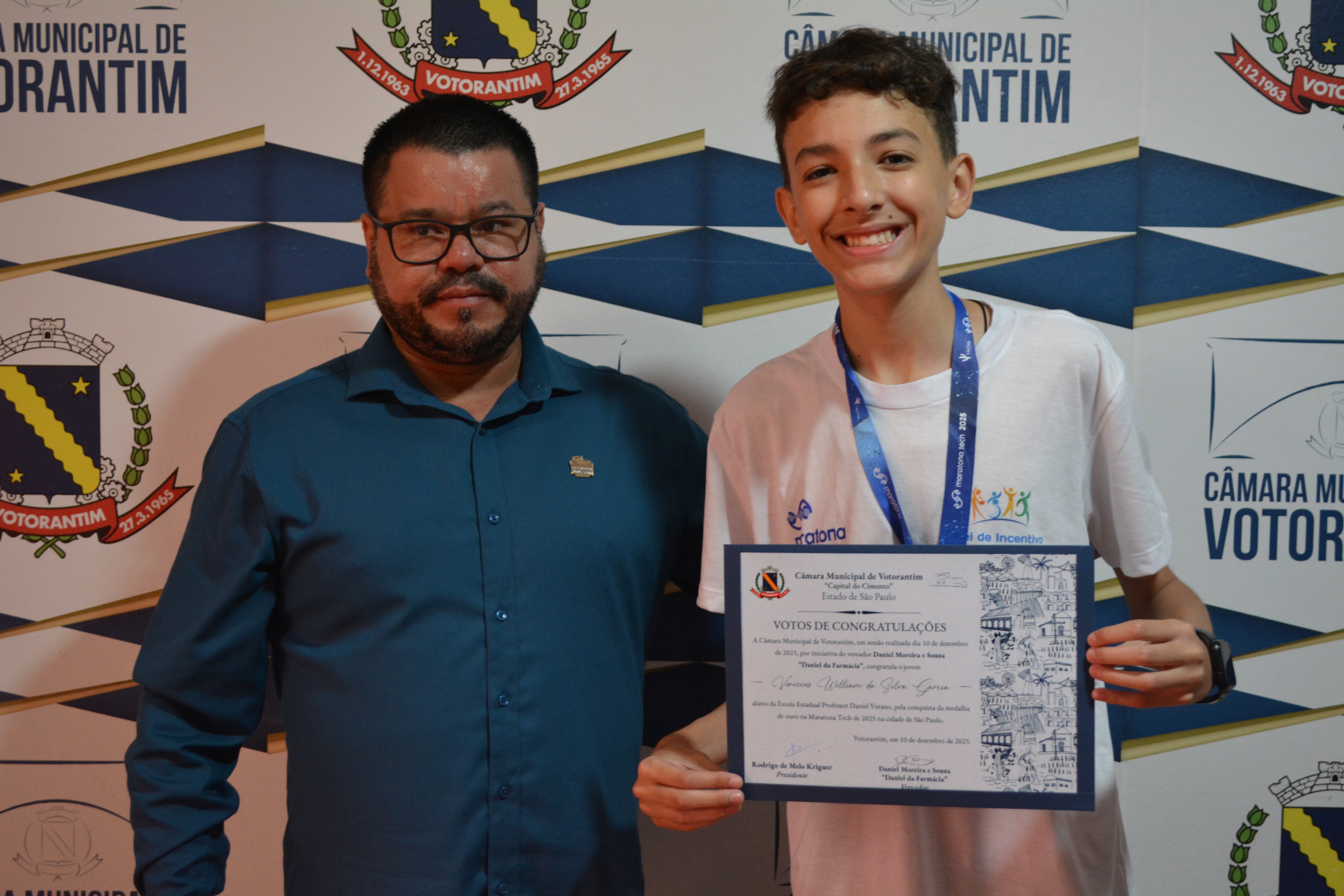 Requerimento Especial aprovado homenageia aluno e professora vencedores da Maratona Tech 2025