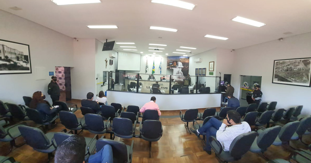 Requerimentos dos vereadores são discutidos e aprovados em plenário durante a 12ª sessão legislativa nesta terça-feira (25)