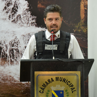 Vereador cobra informações sobre aquisição dos uniformes e materiais escolares da rede municipal de ensino