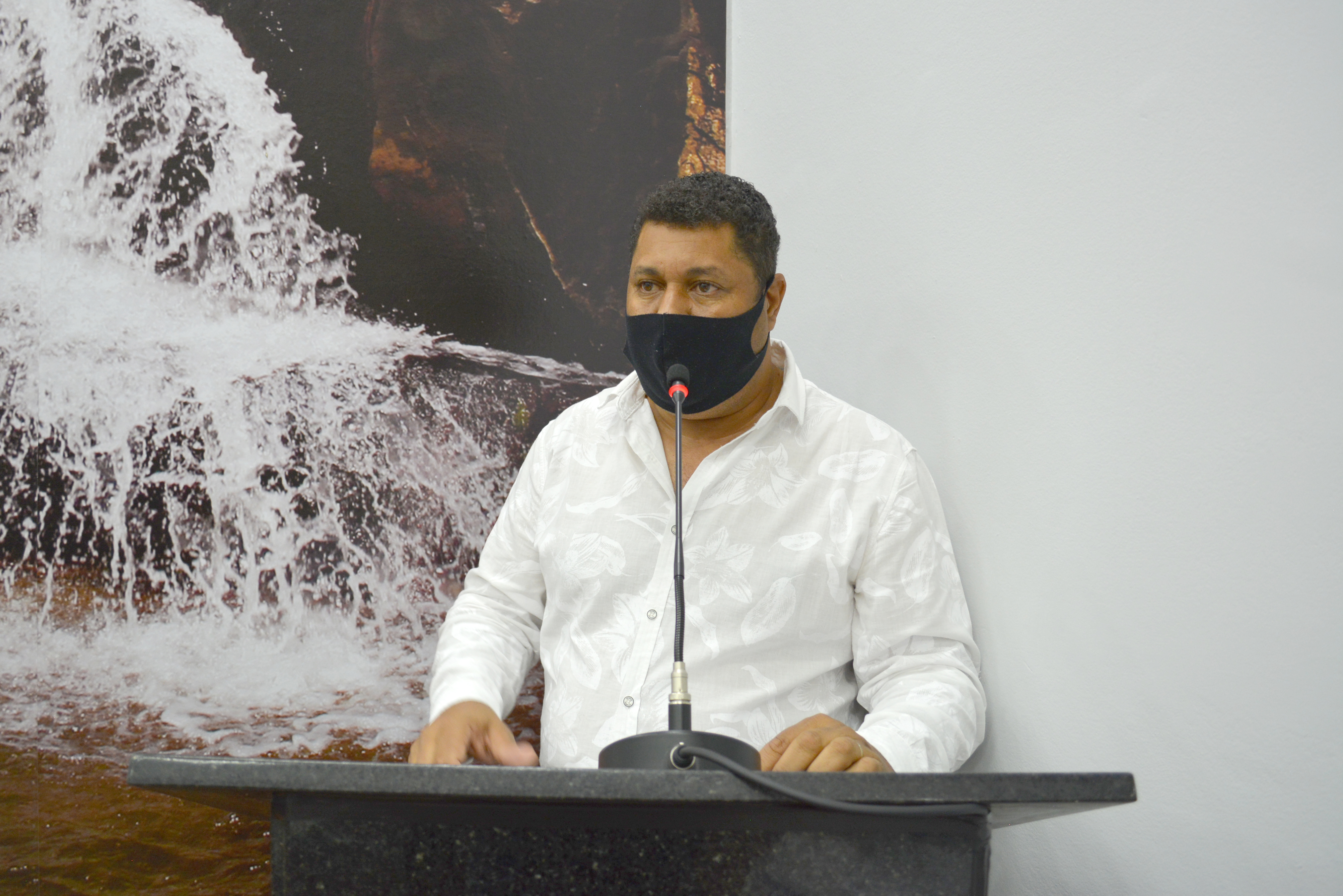 Vereador cobra informações sobre estado das ambulâncias em utilização no município