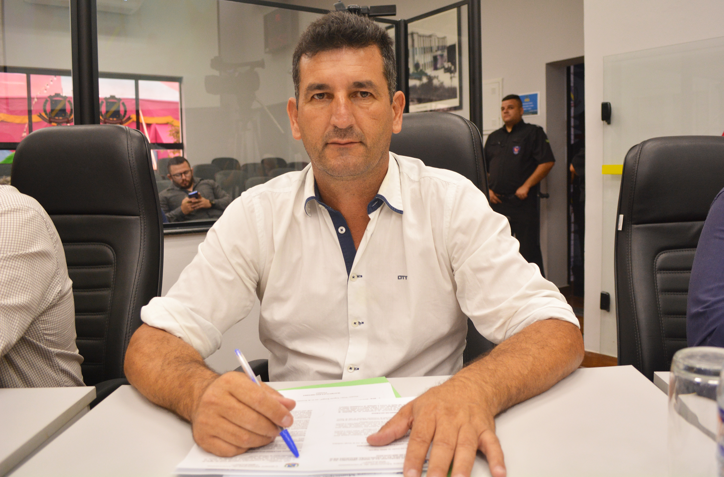 Vereador cobra parceria entre a TV TEM e a Prefeitura para o Projeto "Cidade Limpa"