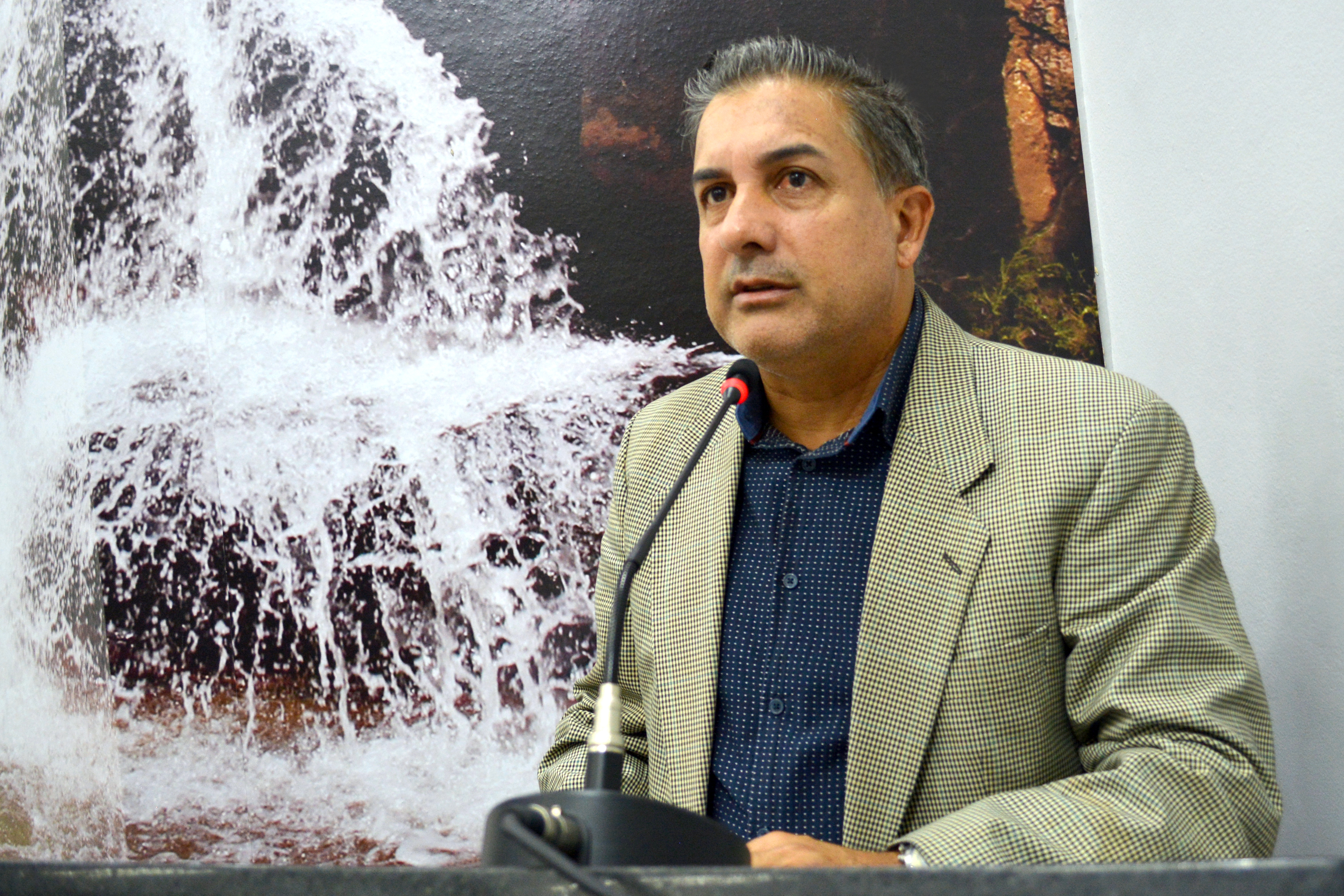 Vereador cobre resposta para solicitações de urgência não atendidas  pela Secretaria de Saúde