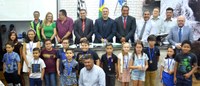 Vereador homenageia alunos destaque na Olimpíada de Matemática