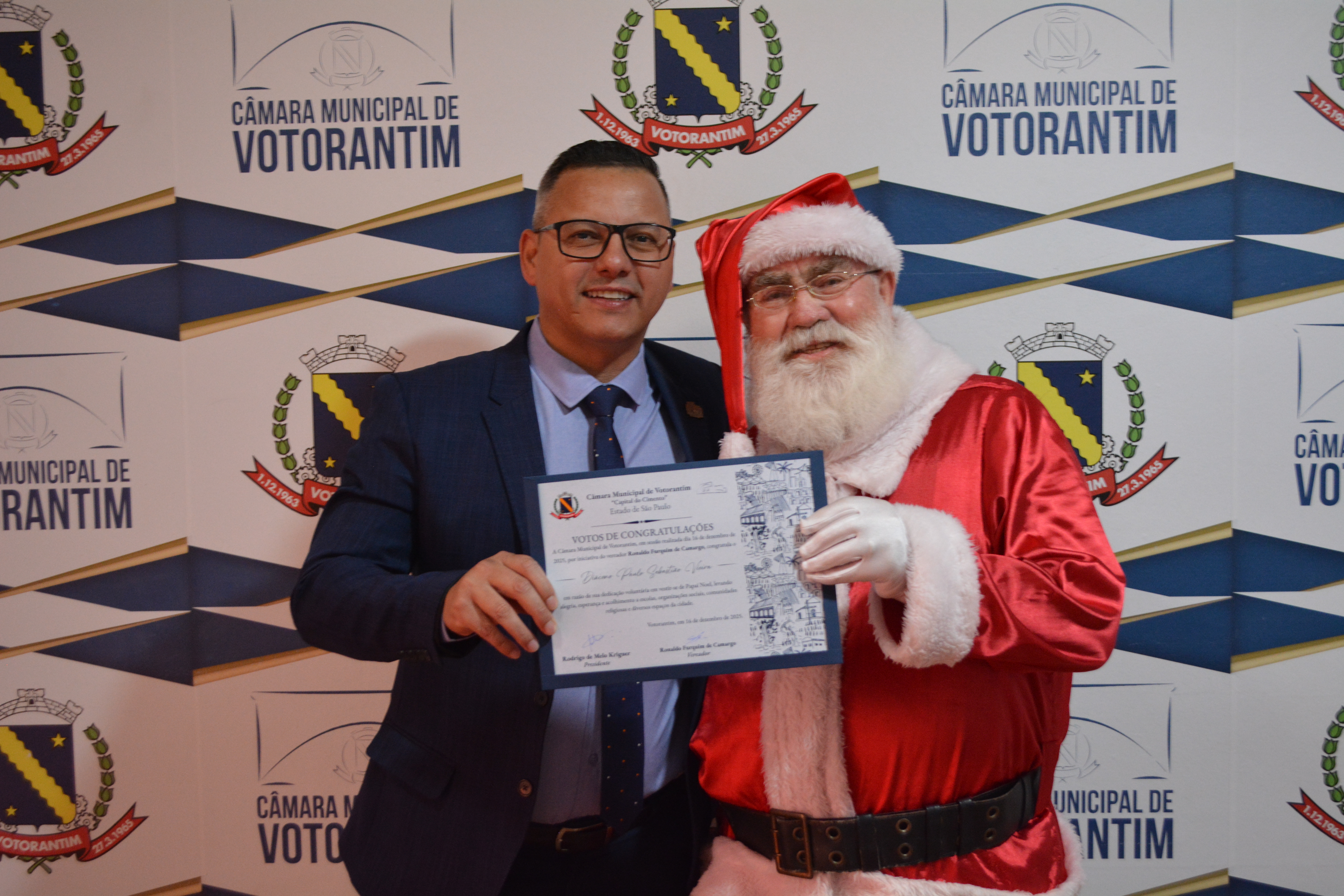 Vereador Homenageia Diácono Paulo Sebastião Vieira por Trajetória de Solidariedade