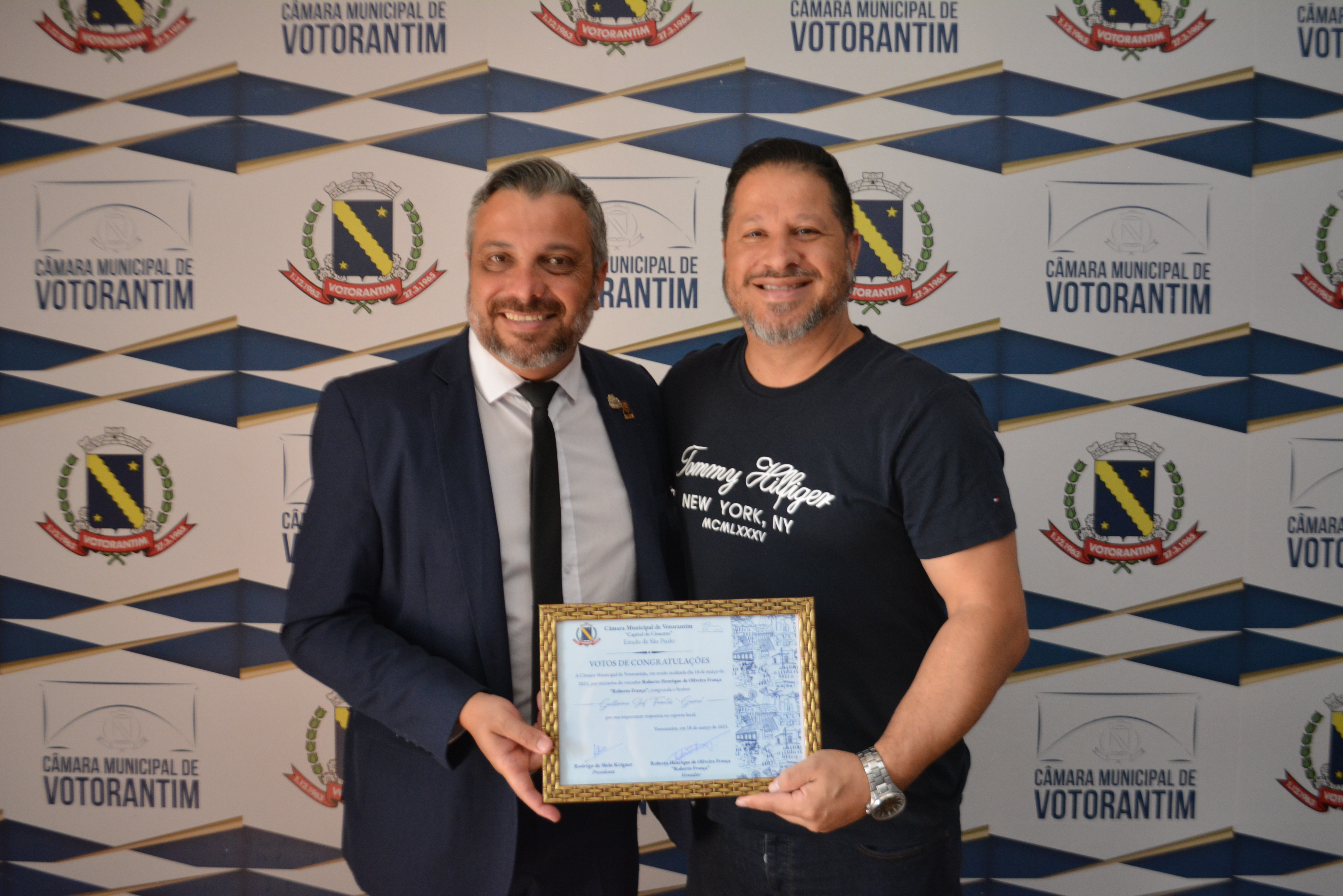 Vereador homenageia goleiro “Guimo” por sua trajetória no futebol de Votorantim