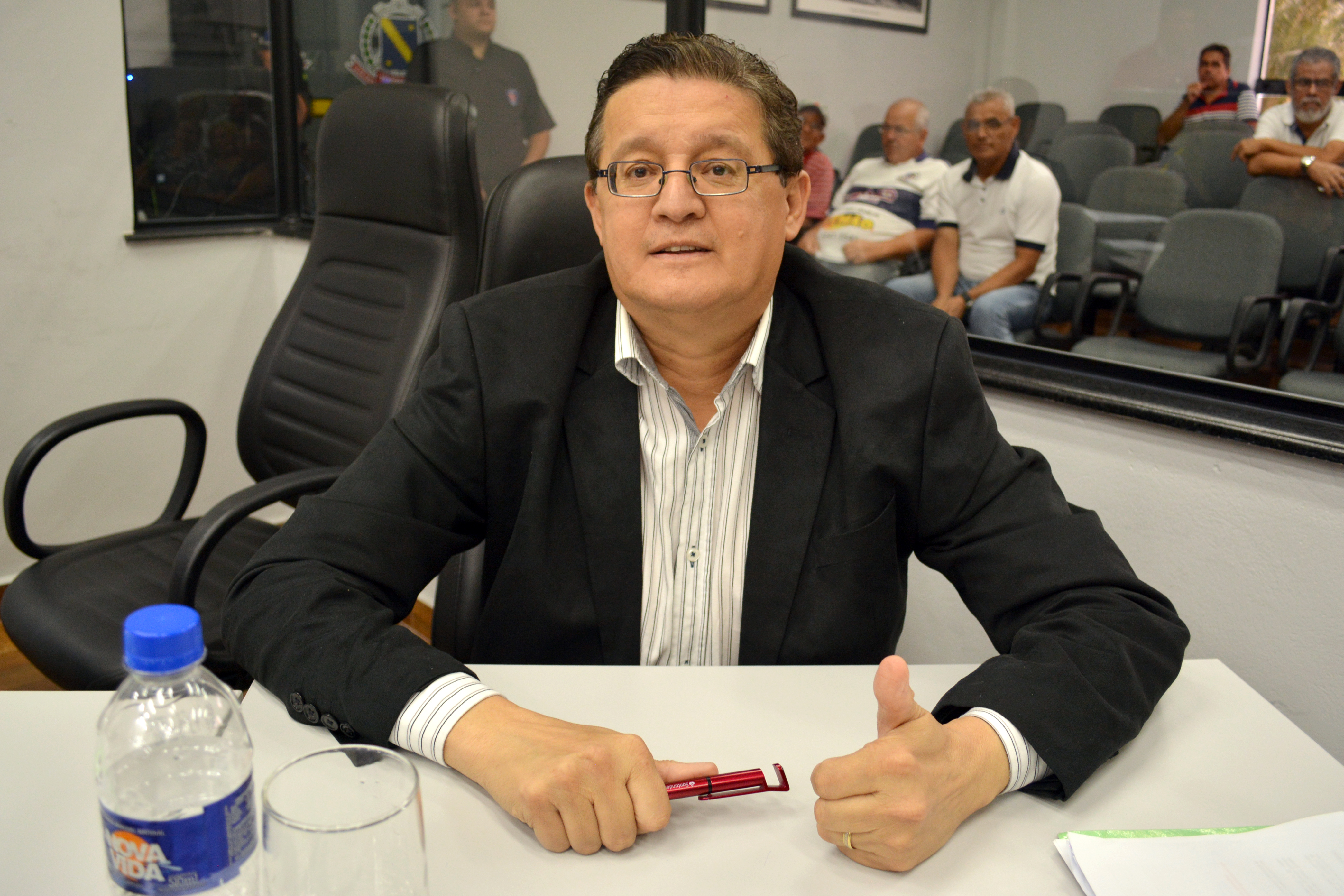 Vereador homenageia guitarrista votorantinense