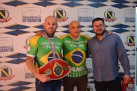 Vereador homenageia representantes de Votorantim em Campeonato Mundial de Muay Thai