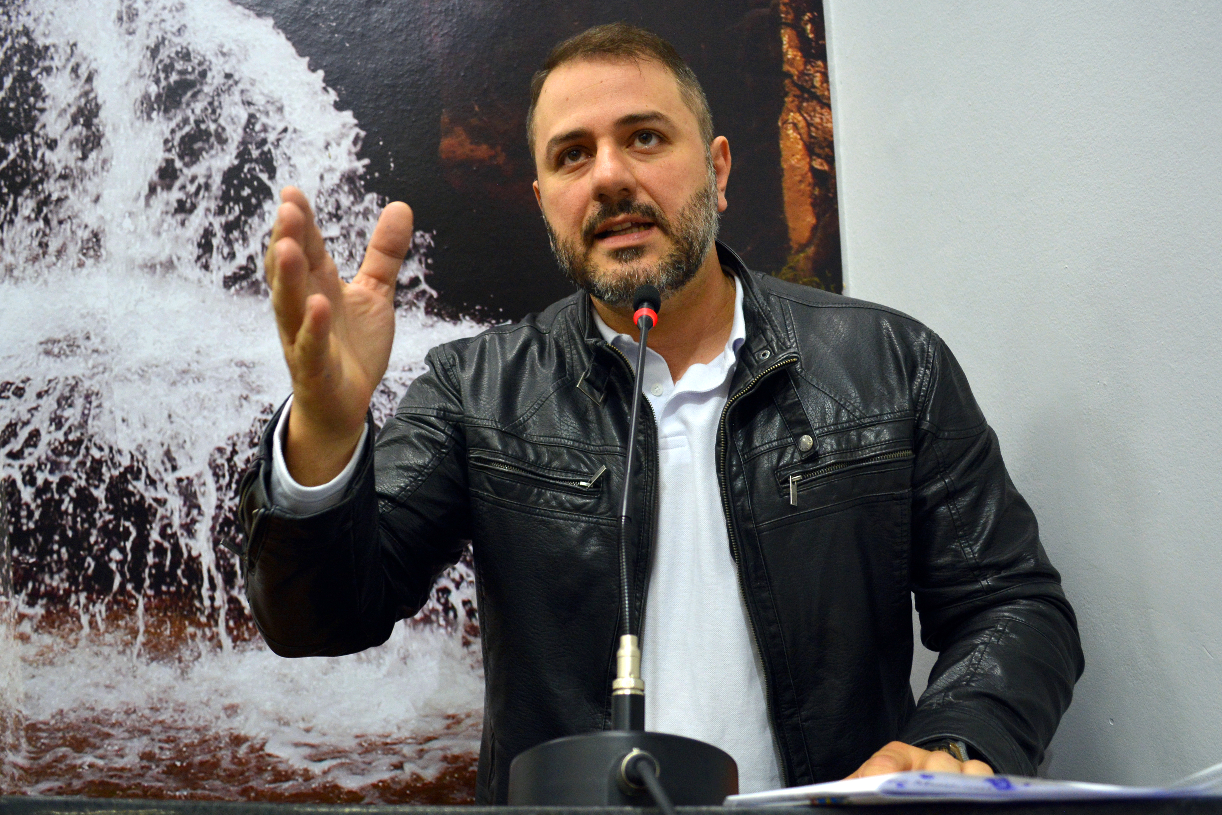 Vereador pede informações sobre aquisição de aparelhos de ginástica adaptados