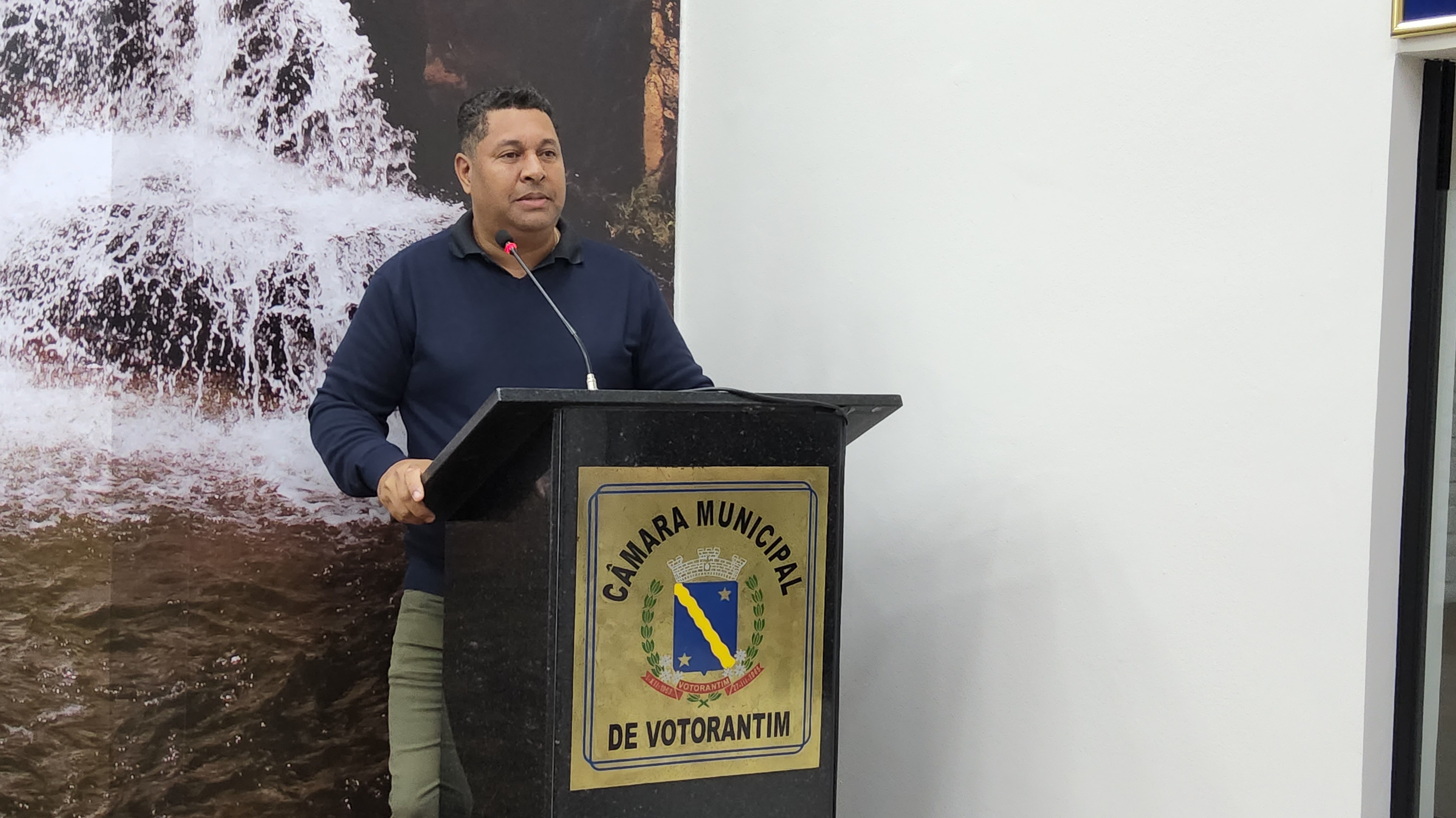Vereador pede informações sobre reforma de escola no Jardim Serrano