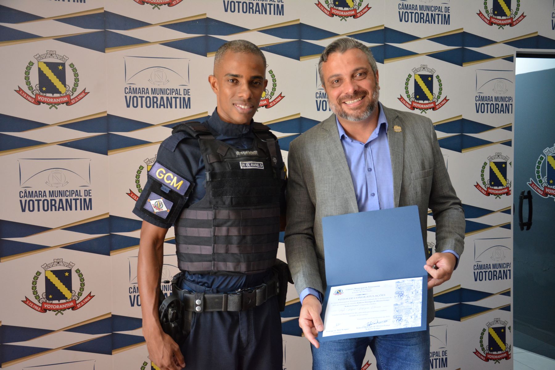 Vereador presta homenagem à jovem GCM