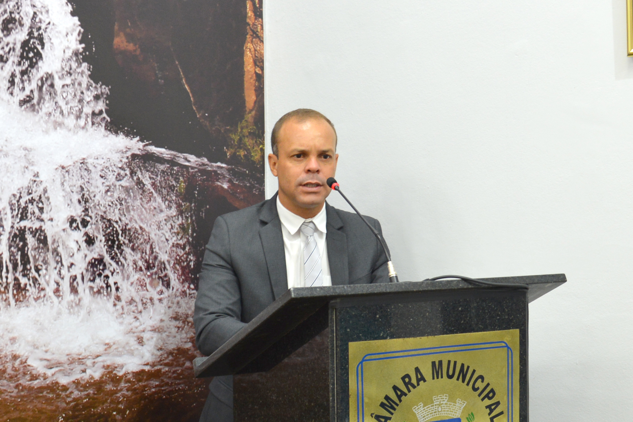 Vereador quer galerias pluviais e asfalto em rua do Jardim Tatiana