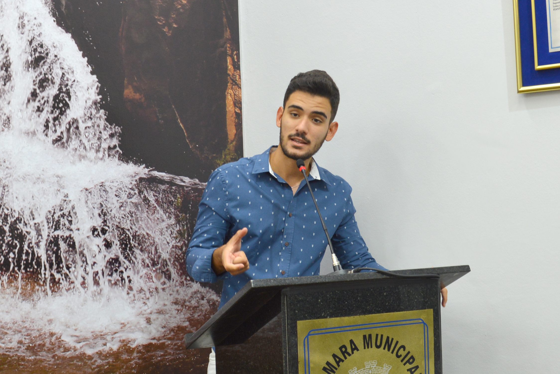 Vereador questiona administração municipal sobre manutenção na Praça “Lecy de Campos”   