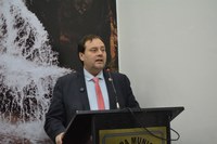 Vereador questiona contratação emergencial para merenda escolar