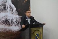 Vereador questiona falta de profissionais no CAECA