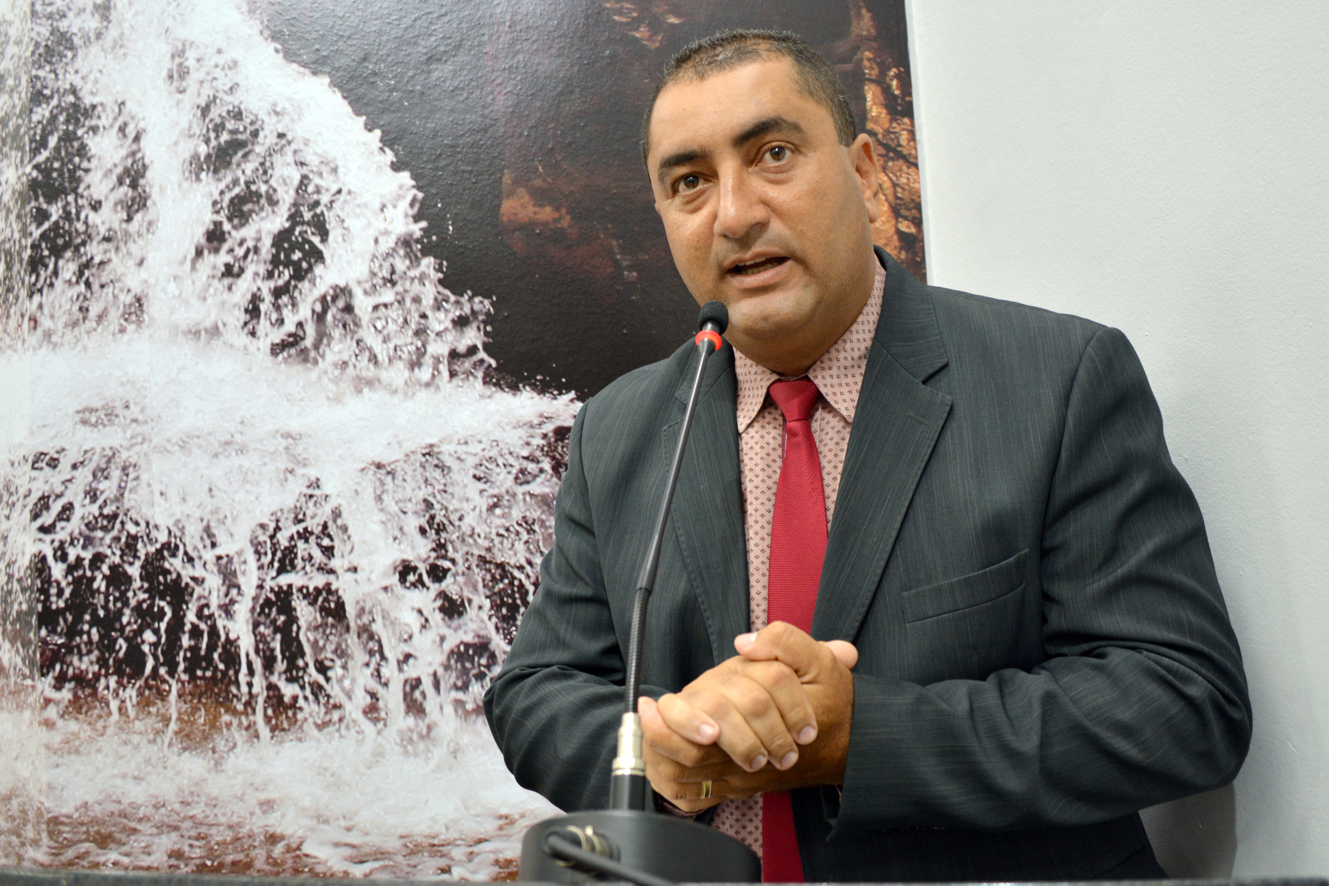 Vereador questiona, novamente, construção de posto de gasolina na Vila Ondina