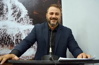 Vereador cobra reparos no sistema de iluminação de Ginásio Poliesportivo no Mirante dos OVNIs