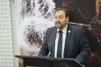 Vereador questiona redução de auxiliares de sala na rede municipal