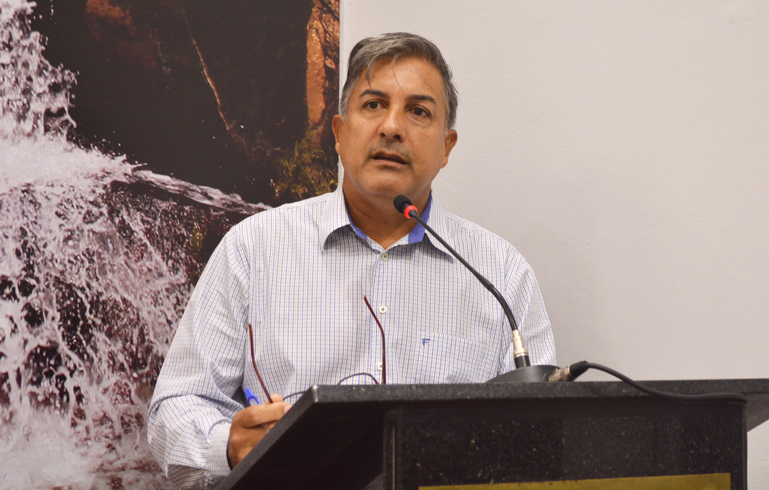 Vereador solicita dados sobre fila de espera para cirurgias de fêmur