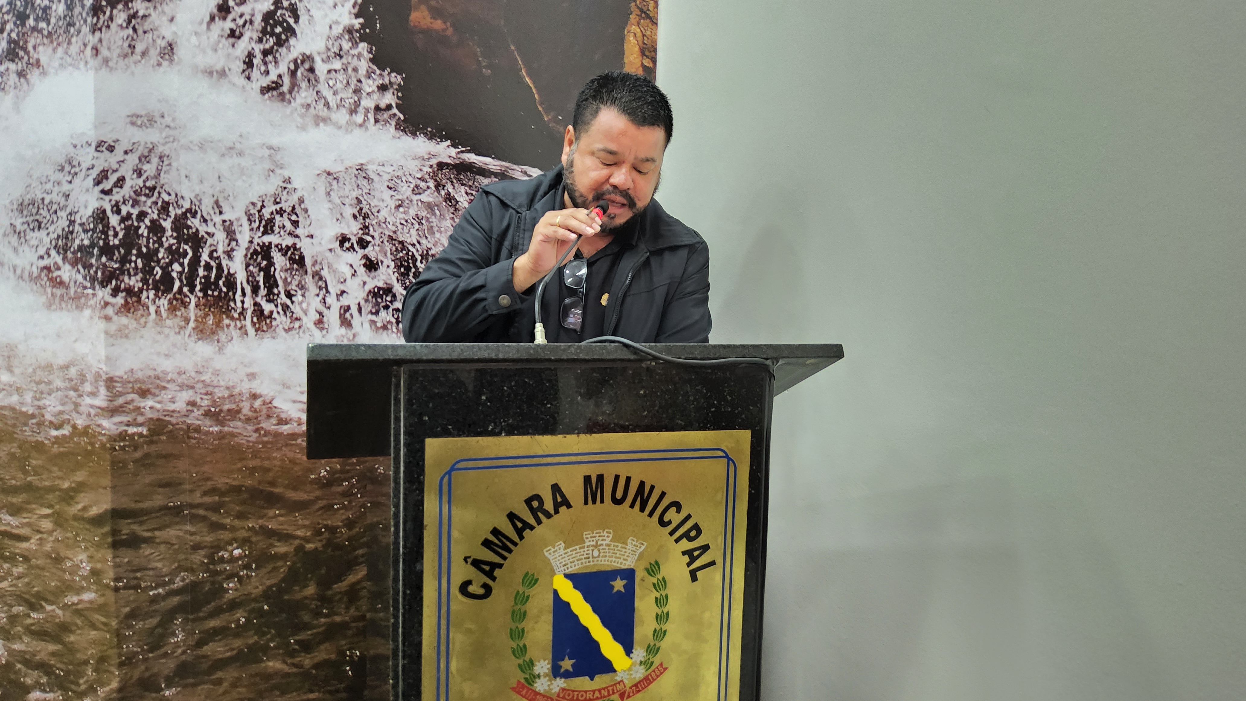 Vereador solicita instalação de semáforo para melhorar segurança viária na Vila Irineu