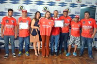 Vereadora homenageia dirigentes da torcida Dragões da Real