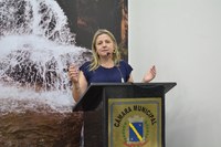 Vereadora solicita informações sobre o pagamento das férias dos profissionais da educação municipal