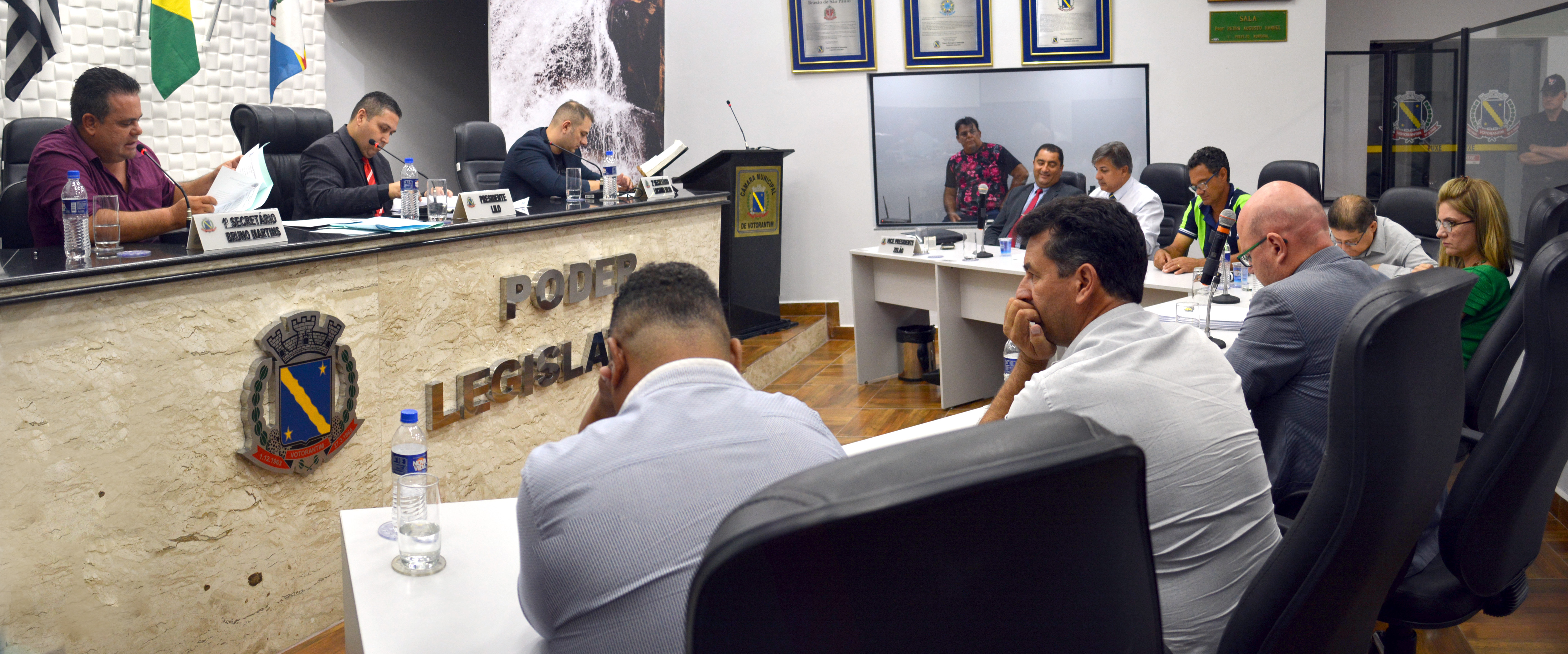 Vereadores realizam sessão extraordinária para votação de 5 matérias