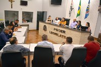 Vereadores recebem secretária da Saúde para esclarecimentos