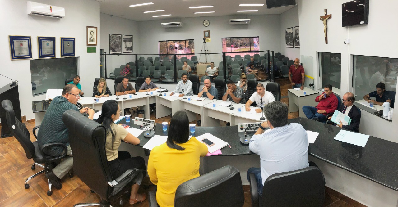 Vereadores reúnem-se com membros do Executivo para discussão sobre a reforma no quadro de funcionários da Prefeitura 